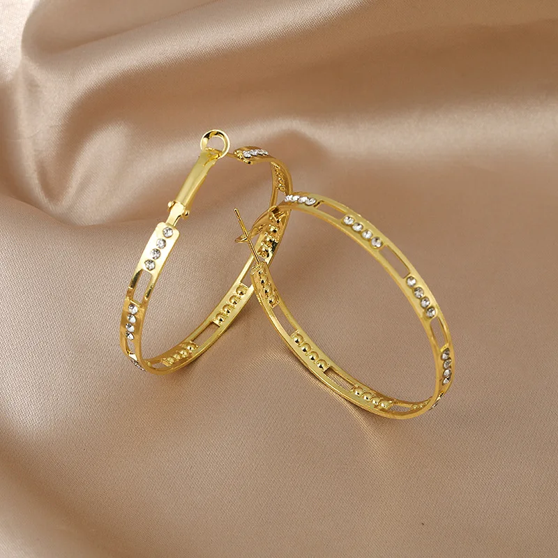 

Charming Woman Hollow 14K Gold Plated Hoop Earrings for Women White Glass Earrings Bridal Wedding Party Jewelry Anniversary Gift