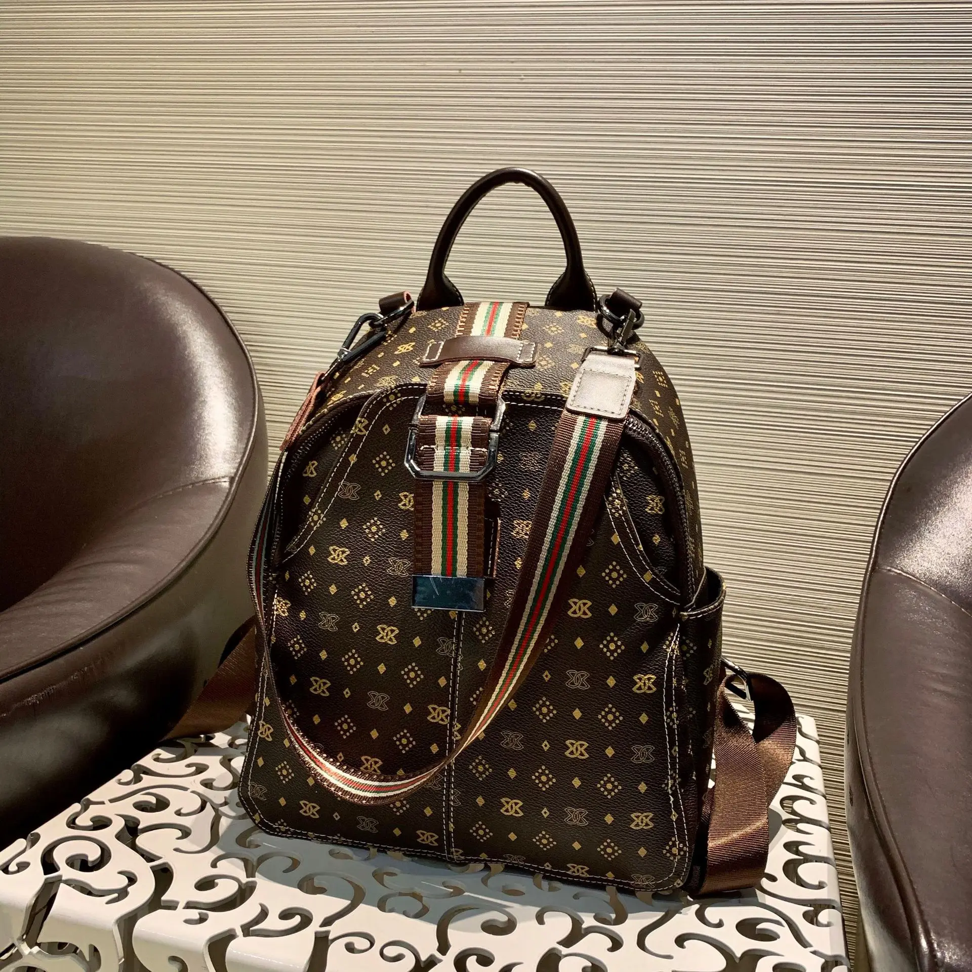 

Backpack female 2021 winter tide large capacity old flower wear resistant backpack college student leisure travel bag