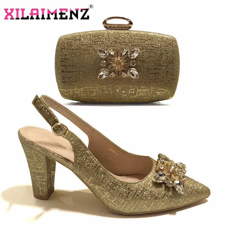 Новейшие итальянские туфли и сумочки в золотистом цвете высококачественные