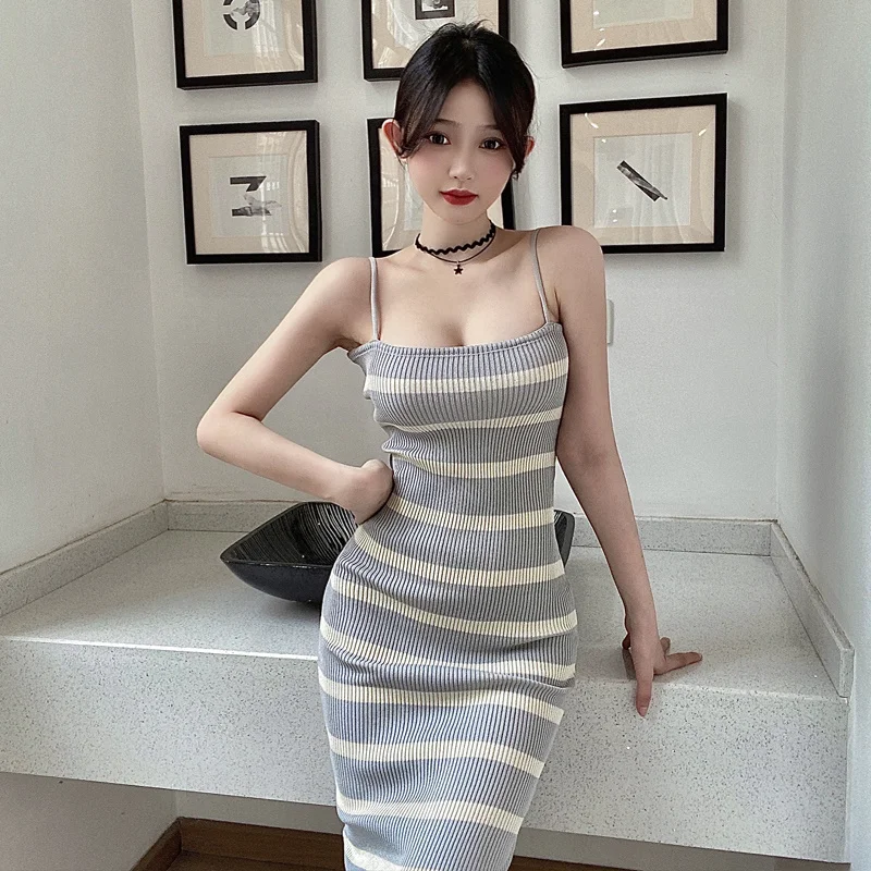 

Женское вечернее платье средней длины, с длинным рукавом