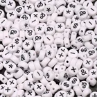 Белого цвета, буква круглые акриловые бусины с плоским символ Свободные Spacer Бусины Для для изготовления украшений вручную браслетов или бус своими руками