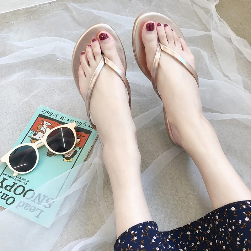 

[GOGD]2020 summer solid color simple flip flops wild fashion flat bottom wear non-slip clip toe beach sandals and slippers