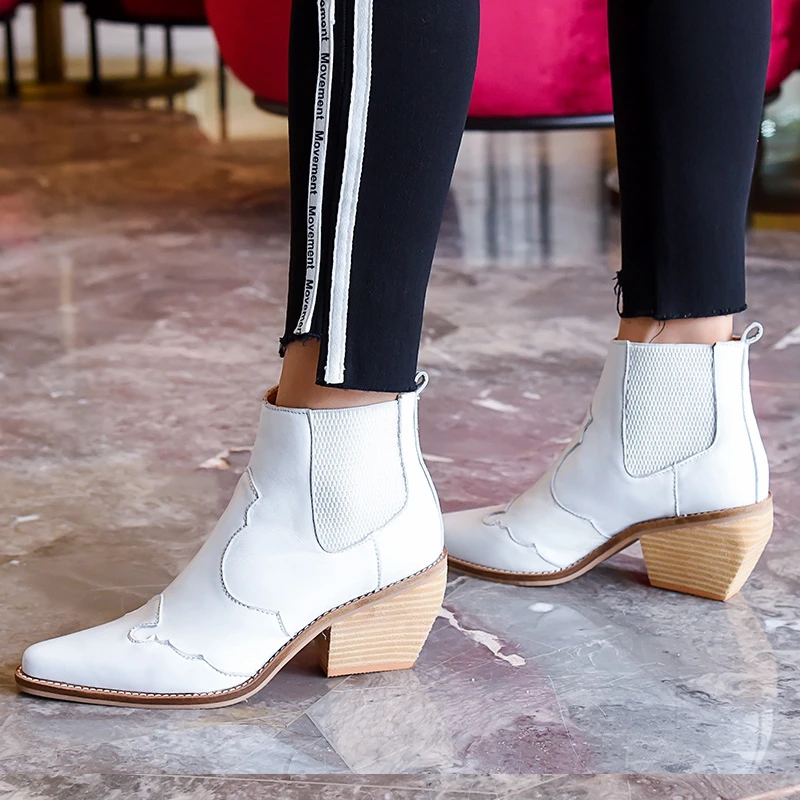 Женские ботинки из натуральной кожи с острым носком на танкетке сезон осень зима