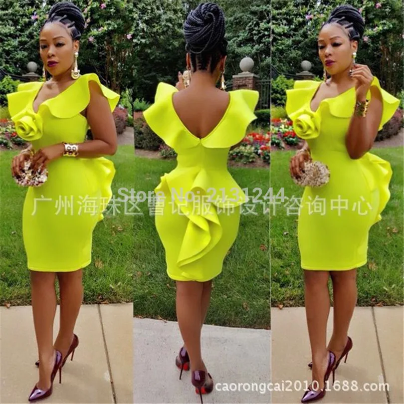 Желтое платье размера плюс с розой спереди открытой спиной рюшами сказочное