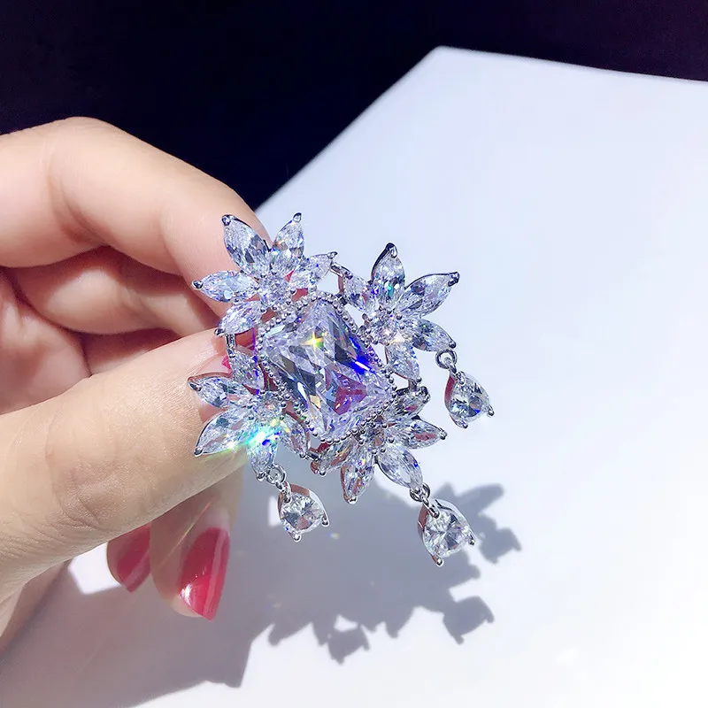 Роскошные циркониевые булавки в форме цветка украшенные кристаллами броши для
