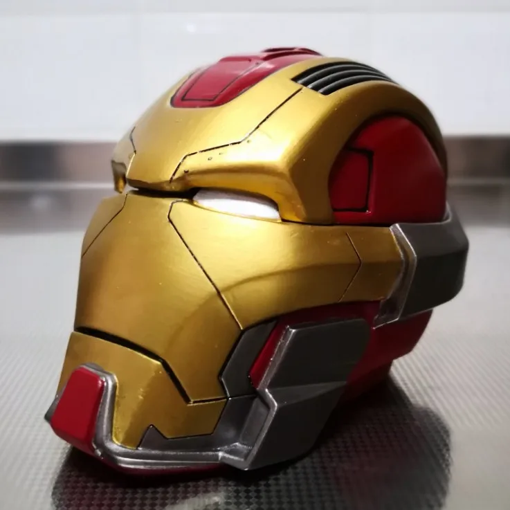 

Disney Creative Novelty Iron Man Ashtray Personalized Birthday Gift Decoration adult toy