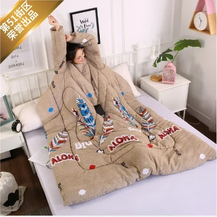 

Новый тип ленивого человека с рукавами утолщен для сохранения тепла. Стеганое одеяло на его теле, смотрите телевизор и делает его H