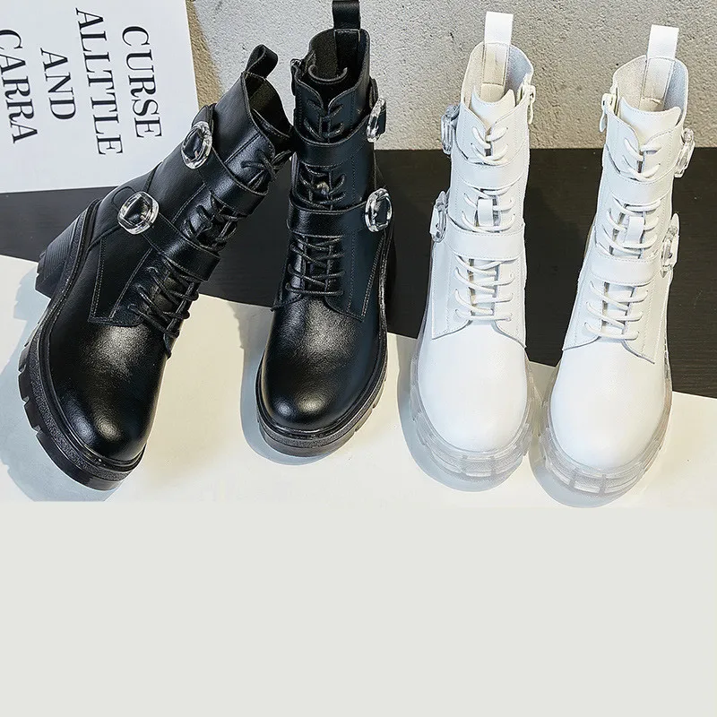 Модные черные кожаные женские ботинки короткие с круглым носком на толстом