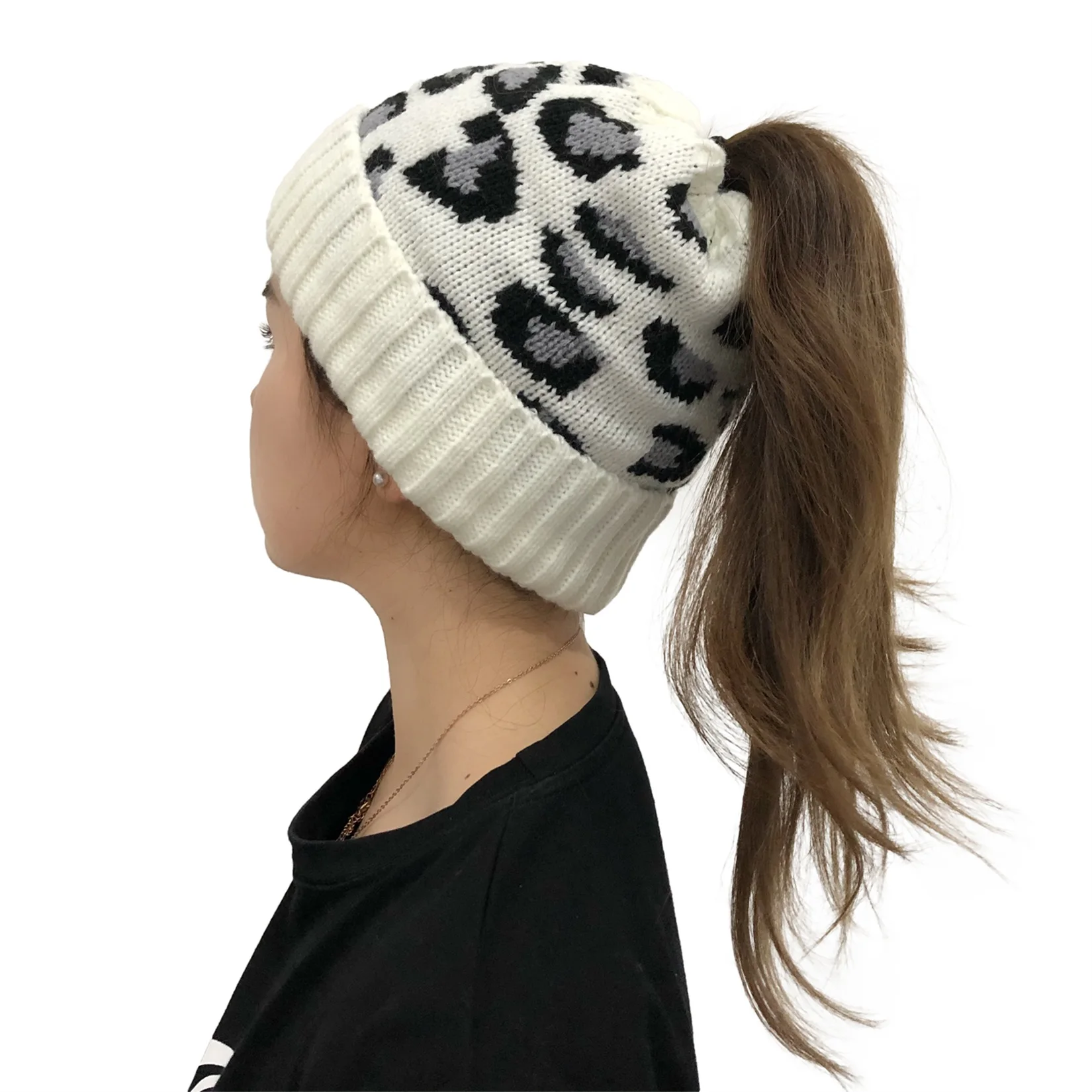 

Шапка-бини для хвоста для мужчин и женщин, мягкая эластичная трикотажная теплая пушистая трикотажная шапка с искусственным леопардовым при...