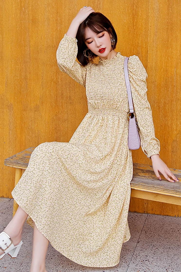 

2020 chiffon light yellow long skirt autumn and winter long-sleeved waist thinner can be sweet and salty Hepburn style floral dr