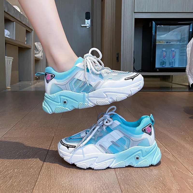 Кроссовки женские массивные сетчатые на шнуровке высотой 5 см Вулканизированная