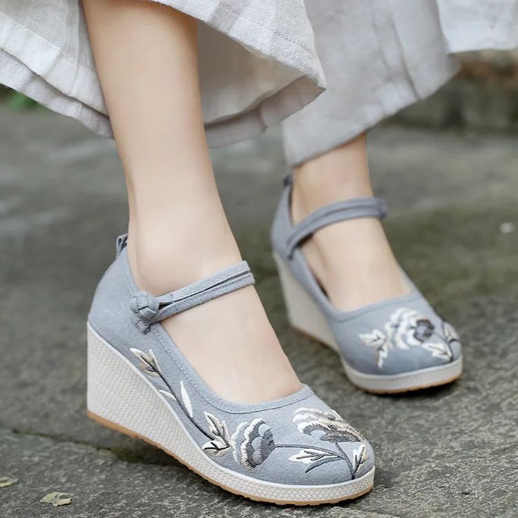 

New Old Beijing Cloth Shoes Hanfu Ethnic Embroidered Shoes With Wedges And Tendon Bottom Comfortable Cloth Shoes