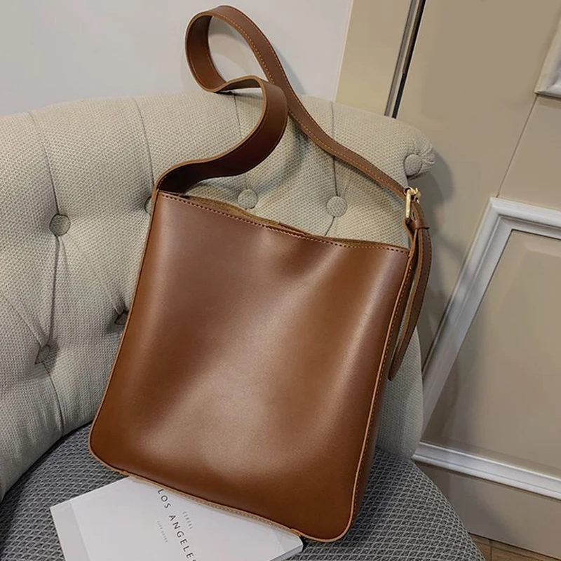 

Large Capacity Bucket New Crossbody Bags for Women Solid Color Shoulder with Purses Female Simple Wild Shoulder Bag Travel Tote