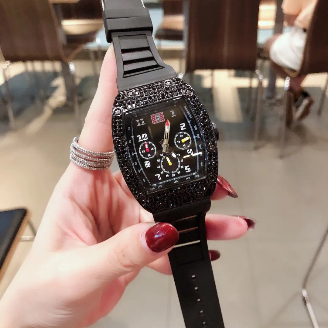 

Fashionable young men's high grade business wristwatch waterproof wristwatch high grade wristwatch