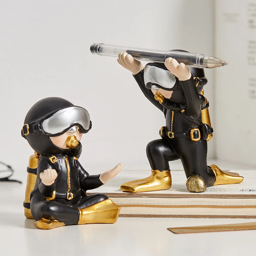 

Creative Astronaut Pen Holder Resin Sculpture Nordic Home Decoration Children Bedroom Decor Living Room Decor Birthday Gifts