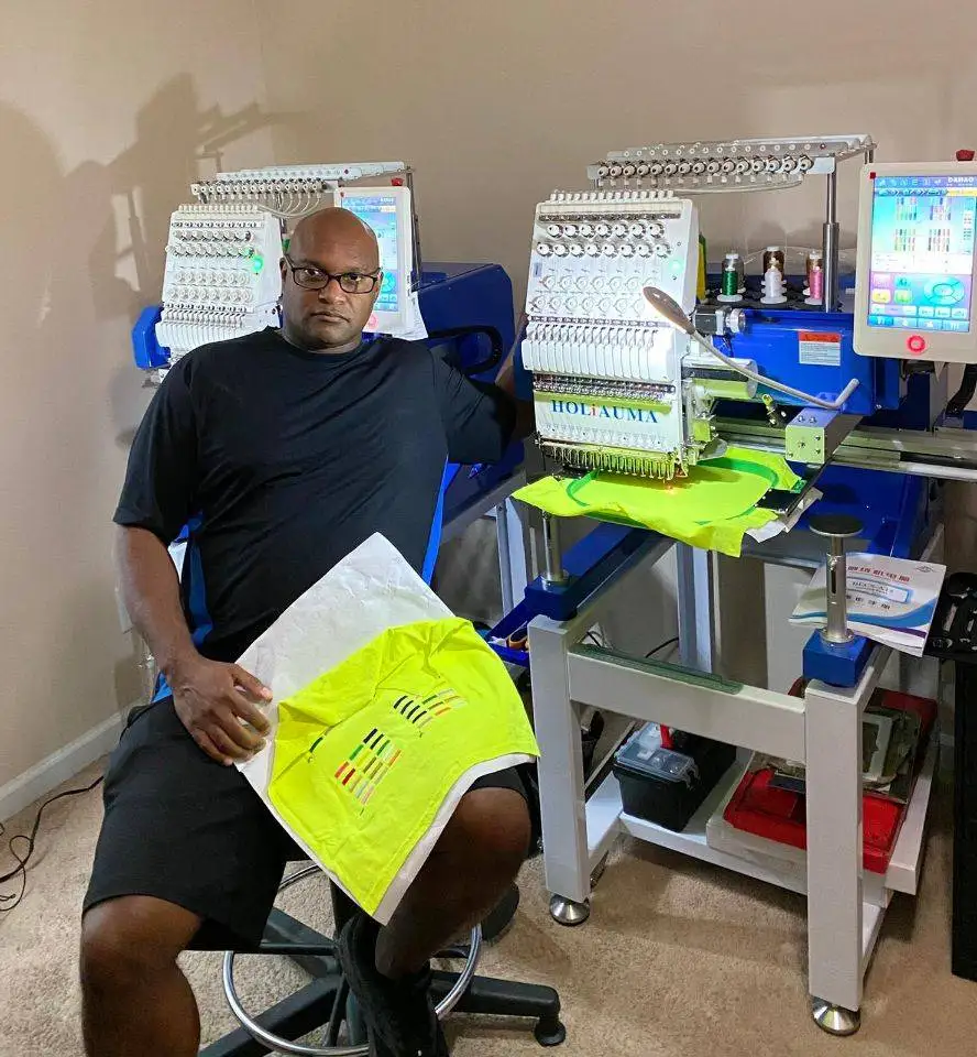 Вышивальная машина Holiauma с бесплатной доставкой, 15 цветами, для кепок/футболок/плоских поверхностей, по выгодной цене с компьютеризированным управлением и сертификатом CE.