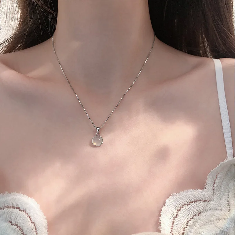 

Fashion Cute Opal Moonstone Necklace For Women Round Crystal Stones Pendant Necklace Best Friend Gift Jewelry Female Accessories