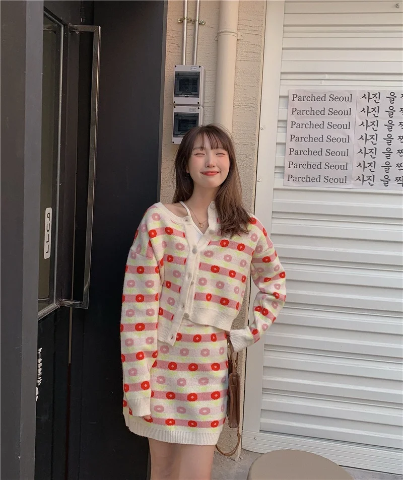 

Women Sweet Long Sleeve Two Piece Set Korean Single Breasted Cardigan and Flower Pattern High Waist Mini Skirt New Outfits Suit