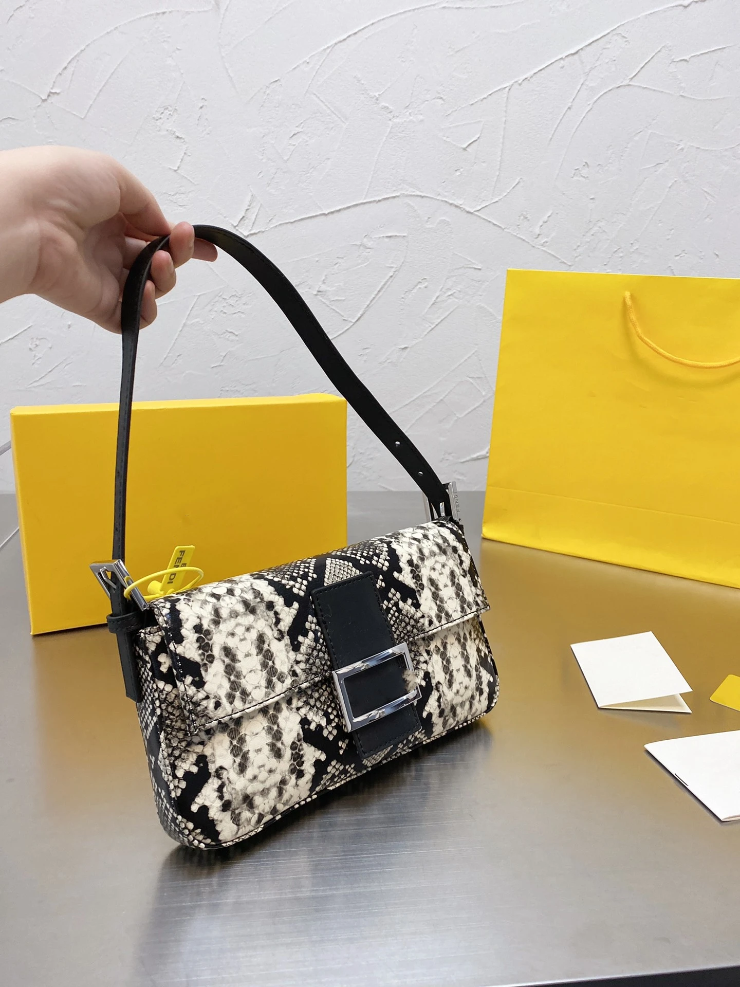 

Сумка-мессенджер Женская со змеиным принтом, роскошный саквояж на плечо, дизайнерский маленький Хобо