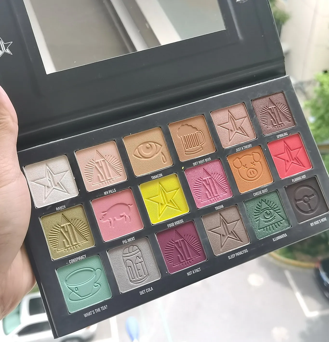 

NEW Fashion five star CONSP IRACY 18 Colors Eye shadow Palette Makeup Eyeshadow Shimmer Ccosmetic DHL shipping +GIFT