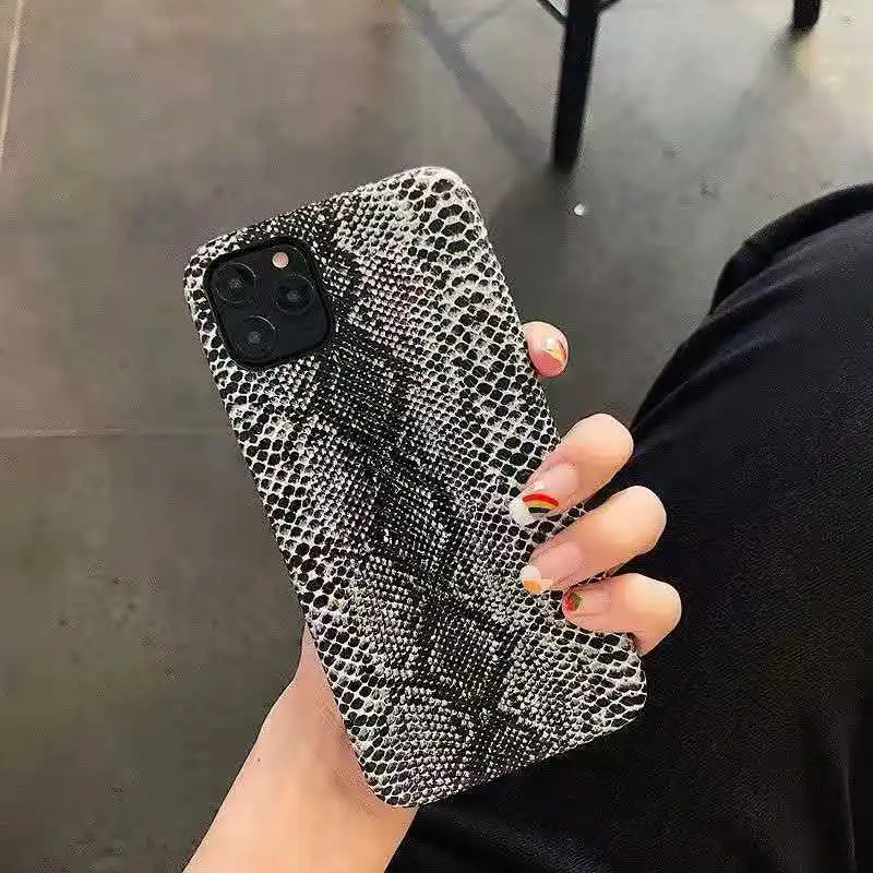 

Suitable for Apple 12/11Pro/max European and American dark black snakeskin pattern mobile phone case iPhone8/xr x/7p