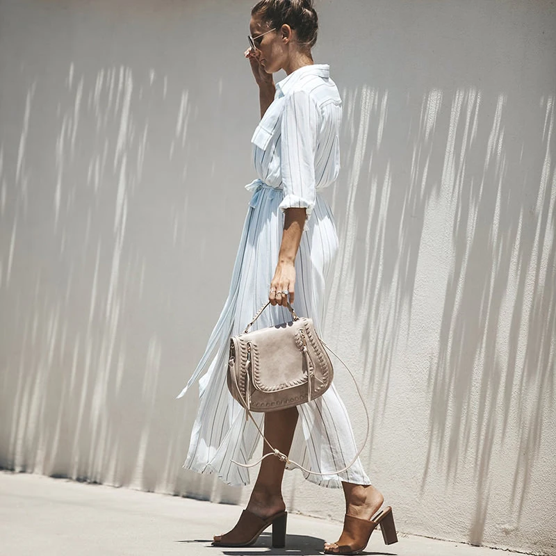 Повседневное женское платье с отворотом и длинным рукавом в Вертикальную