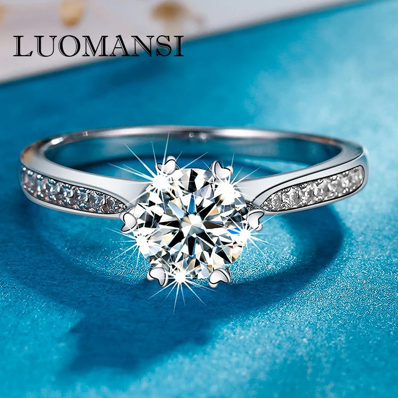 

Женское кольцо из серебра 925 пробы с муассанитом 1 карат