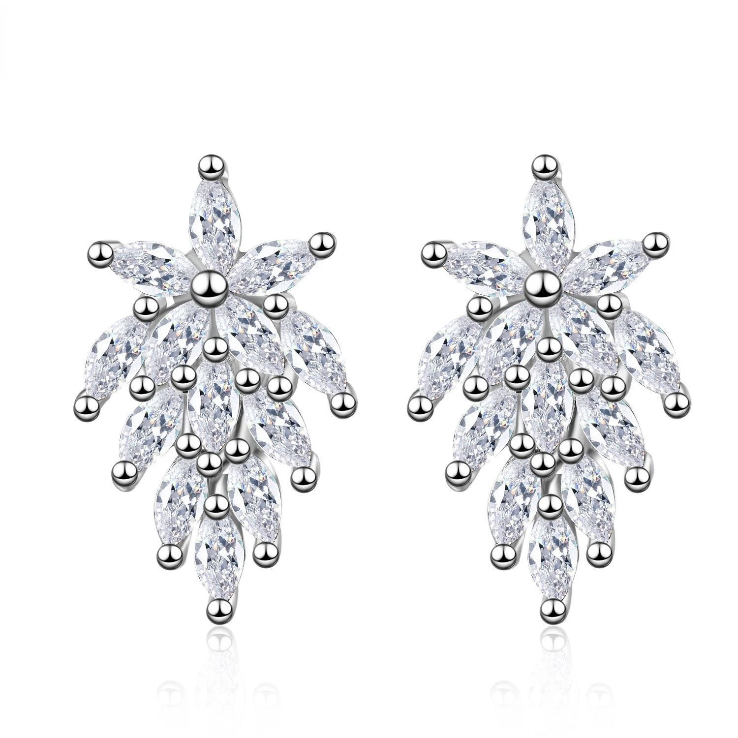 

Женские серьги-гвоздики с фианитом, серебряного цвета