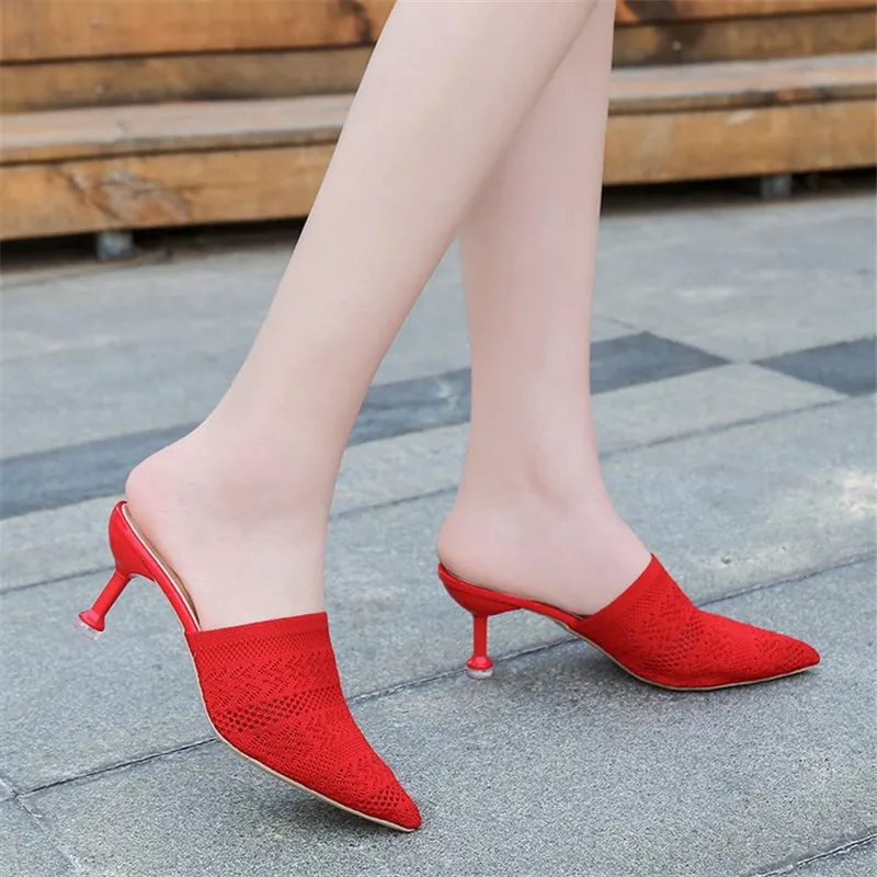 Модные женские плетеные туфли на среднем каблуке с острым носком без задника