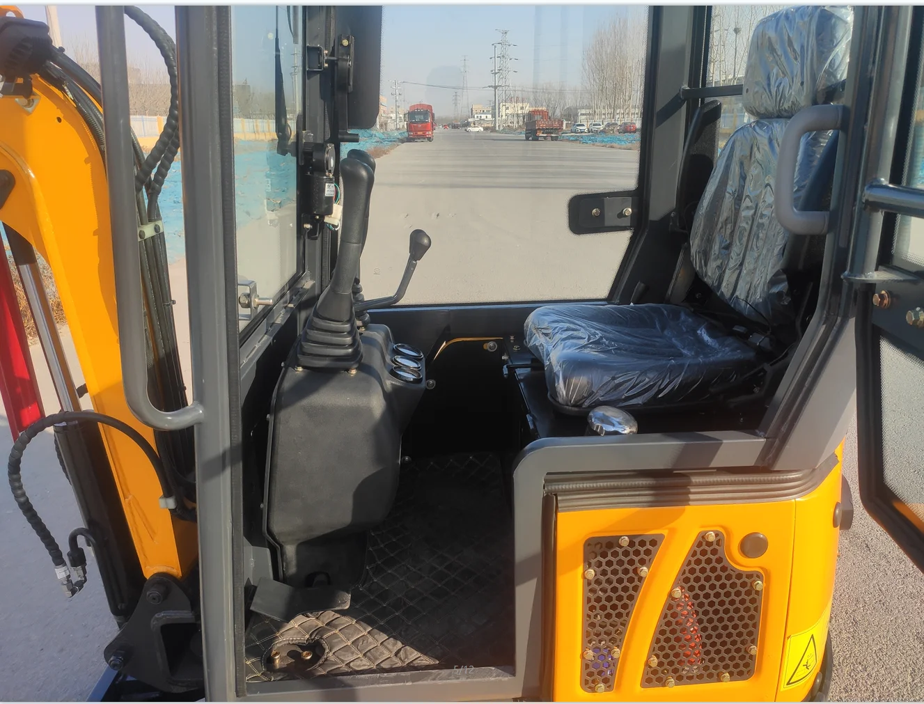 Мини-экскаватор с закрытой кабиной экскаватор на гусеничном ходу сертификаты CE