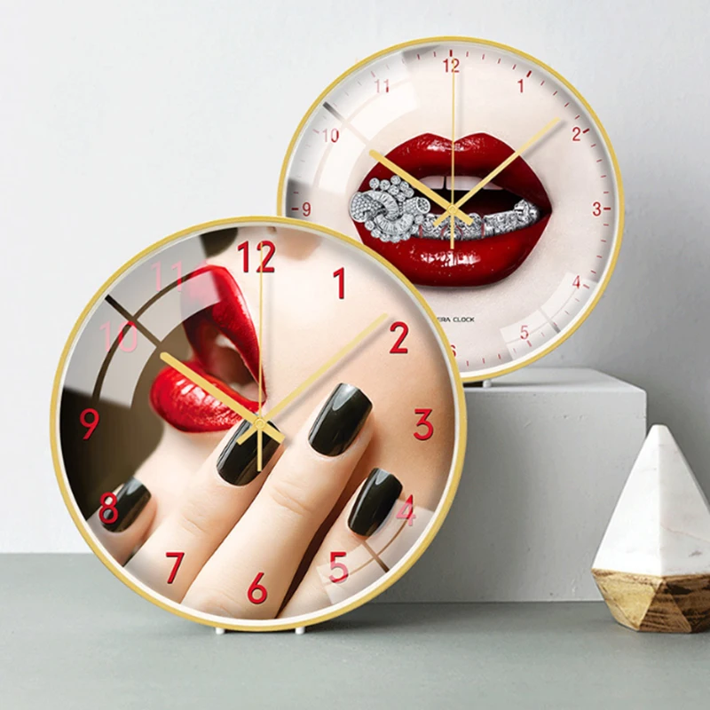 Металлические настенные часы с изображением поцелуя губ в скандинавском стиле