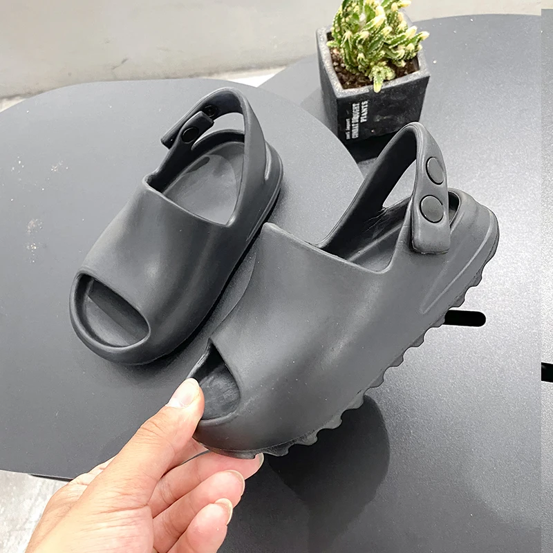 Пляжные шлепанцы для мальчиков и девочек из пеноматериала модные сандалии без