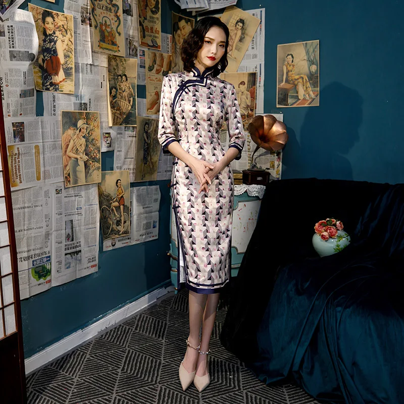 Традиционное повседневное современное китайское платье Ципао с коротким