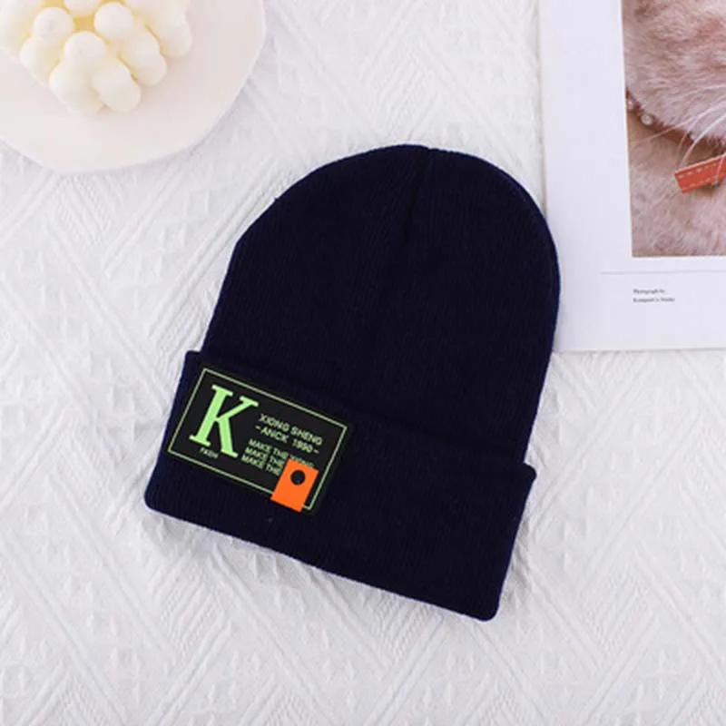 Вязаная шапка ярких цветов в японском стиле женская на осень и зиму теплые