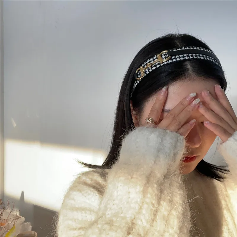 АОМУ Корея Ретро Металлическая Пряжка Черно-белая Бархатная Клетчатая Заколка на Ободке для Девочки Аксессуары для Волос с Темпераментом.