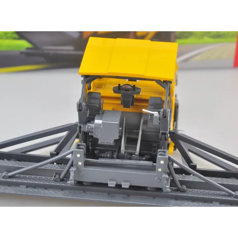 1:50 Scale Alloy Asphalt Paver Metal Engineering Machinery Model Diecast Collection Display Kids Souvenir Gifts Boys Toys Adult