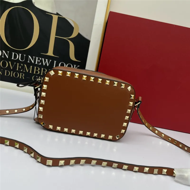 

Top quality Cowhide trending bags 2021 single shoulder women's bag with square rivets slanting across the armpit