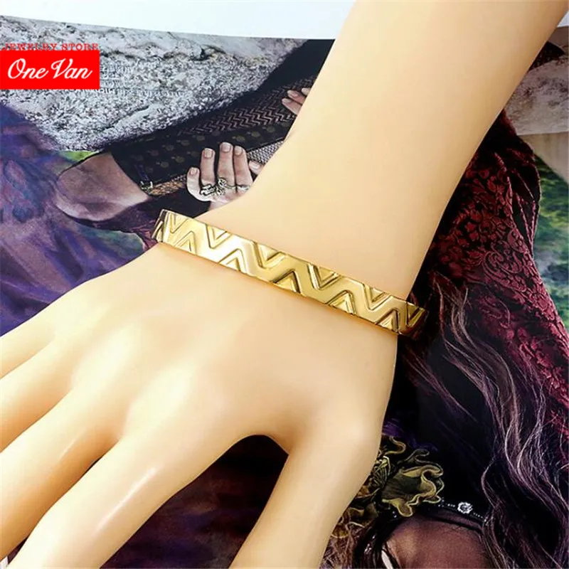 

Stainless steel hot sale Bracelet personality couple C-type open titanium steel 4-color Bracelet
