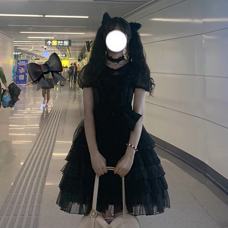 Летнее черное платье средней длины в японском стиле с неувядающей пышной юбкой