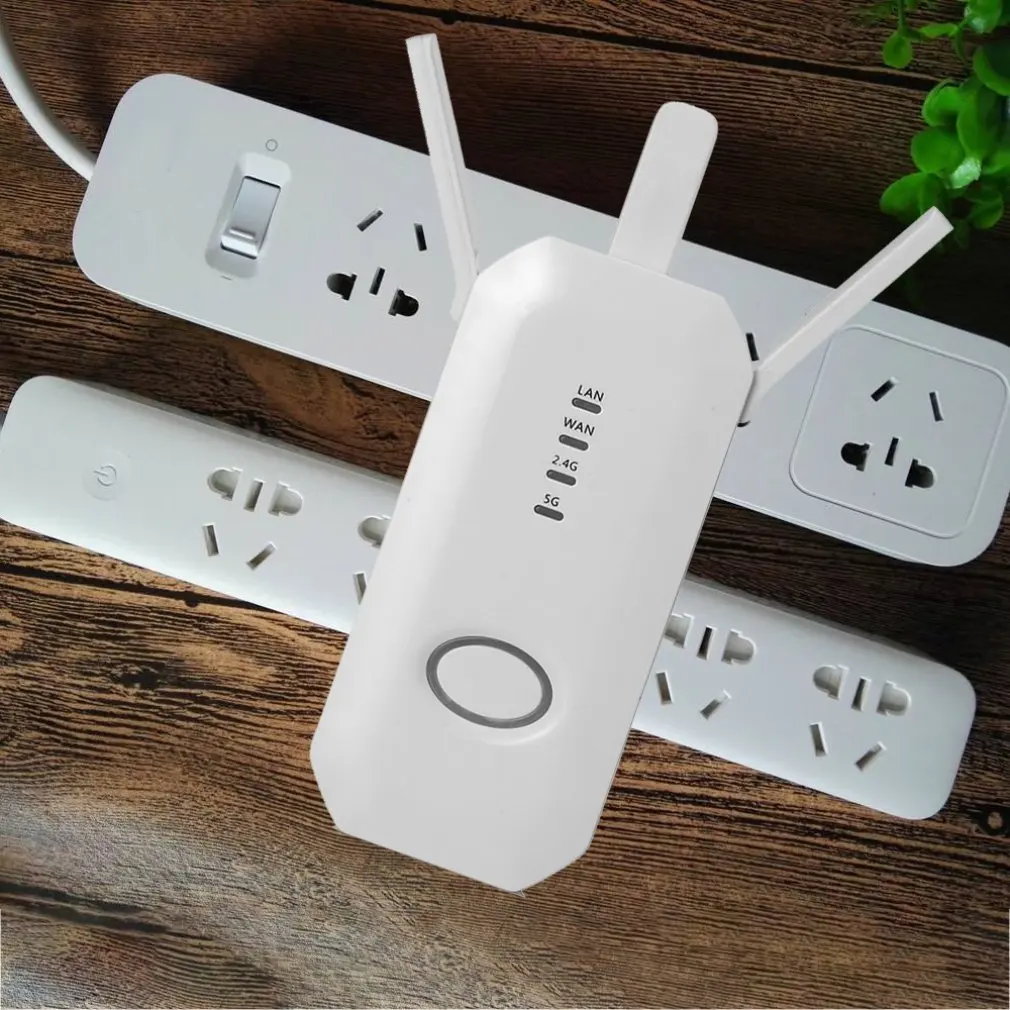 

TP-Link Wi-Fi range extender 750M dual-band three-antenna wireless amplifier with Gigabit Ethernet port