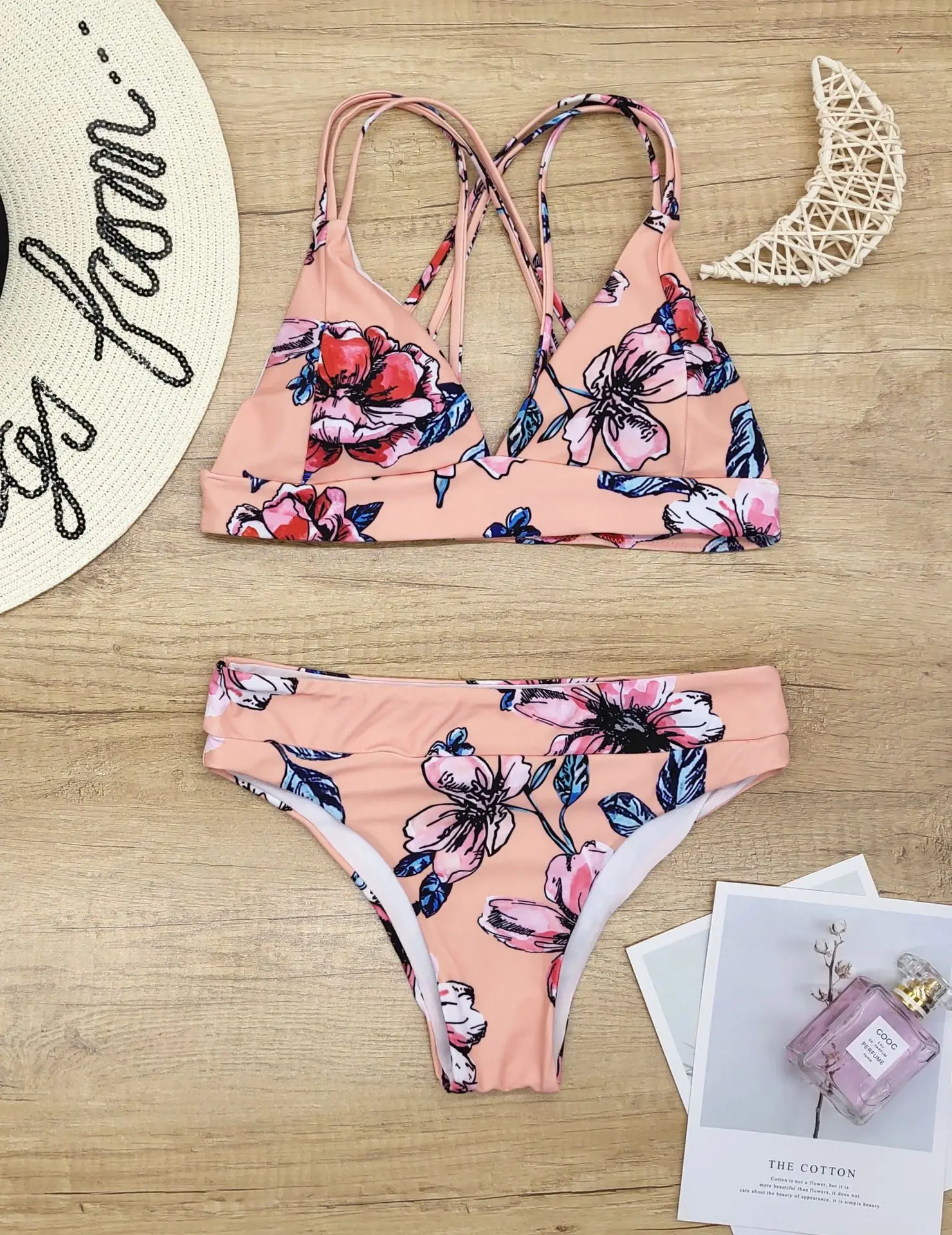 

2020 European and American new sexy split bikini swimsuit with printed suspender and open back buckle 2 piece set women v waist