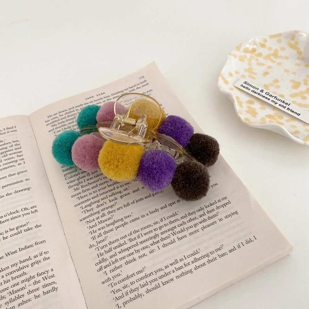 

1 Pcs Colorful Plush Ball Hair Claws Clip Women Hair Crabs Plastic Claw Clamp Resin Barrette Hair Accessories Simple Fashion