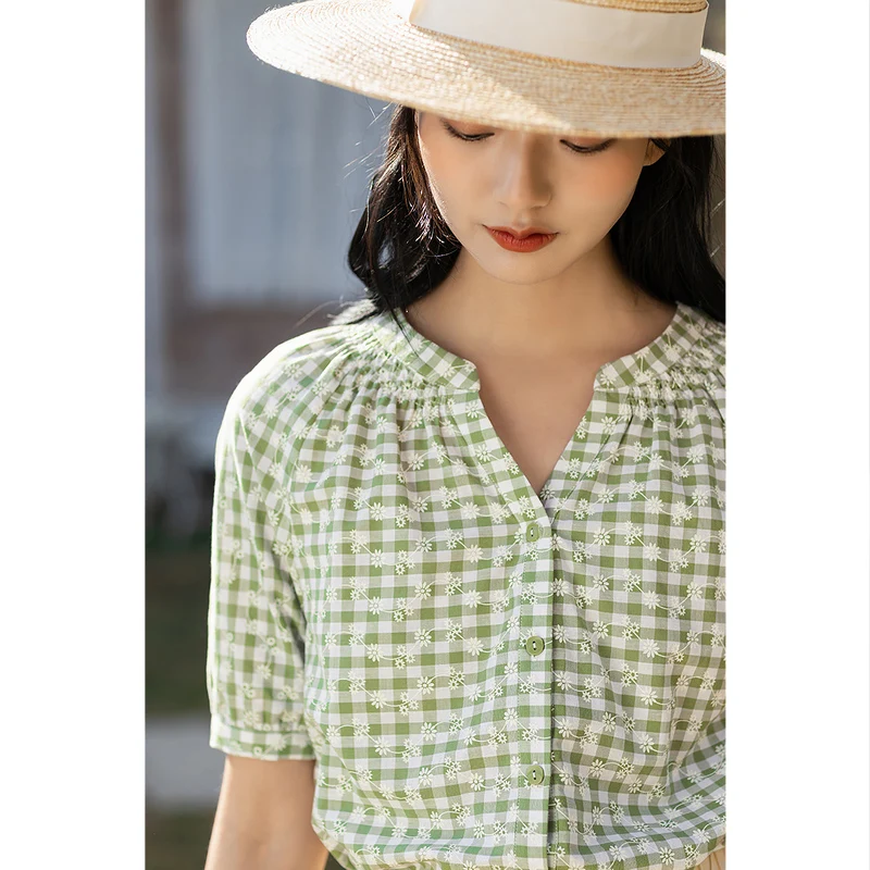 Блузка женская клетчатая хлопковая с отложным воротником и коротким рукавом |