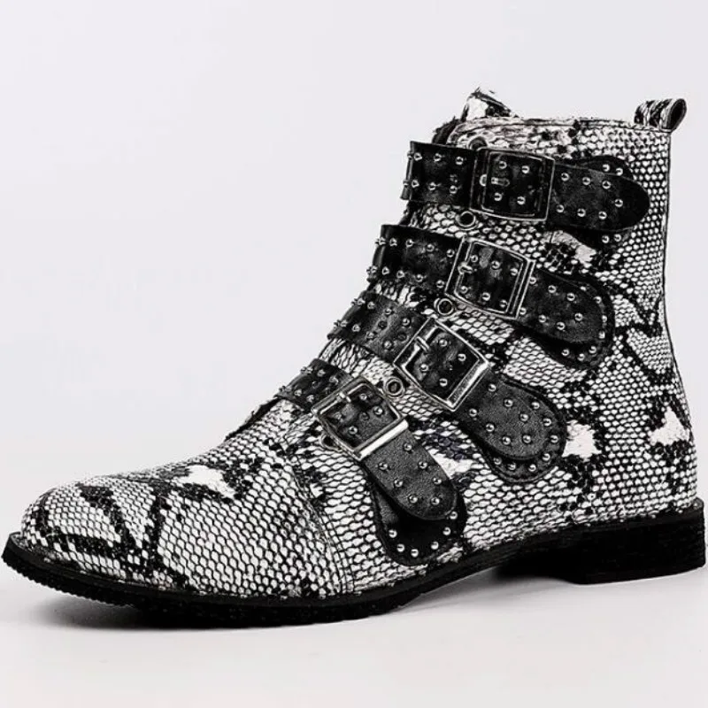 Осенне зимние женские полусапожки на низком каблуке плоской подошве молнии с