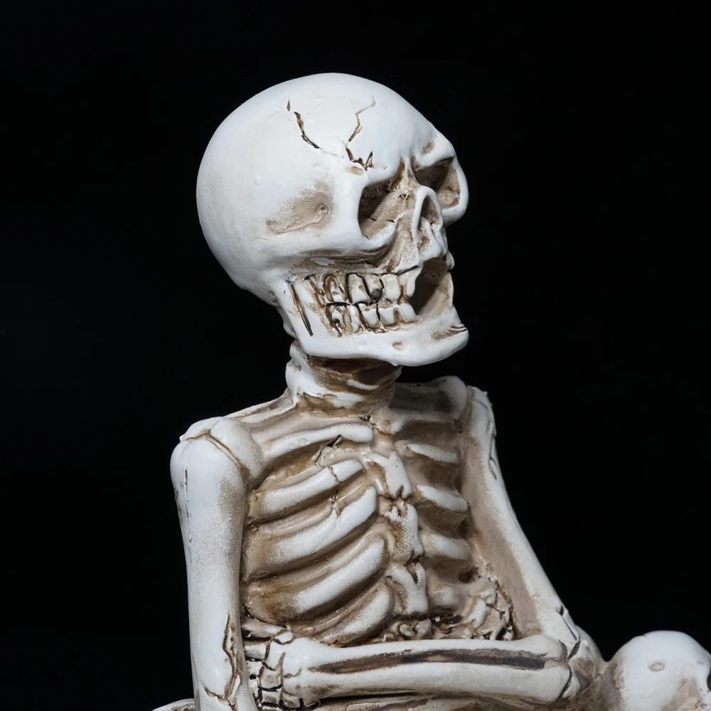 

European Gothic Skull Smoking Individual Ashtrays Fashion Creative Resin Ashtrays Living Room Decorations Halloween