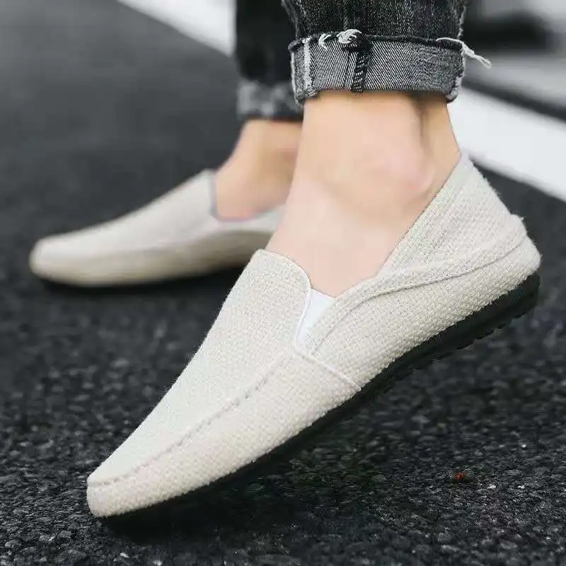 

New 2021 Chinese fashion trend men's shoes men's breathable peasy shoes men casual shoes lazy shoes one pedal half slippers