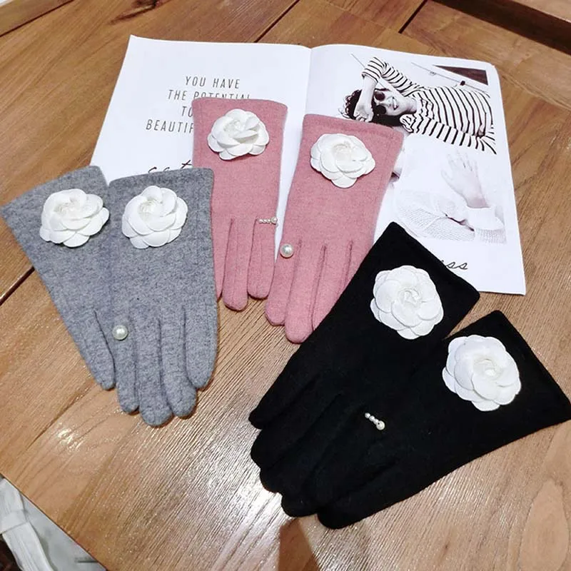 Модные зимние белые перчатки камелии женские кашемировые с жемчугом и сенсорным