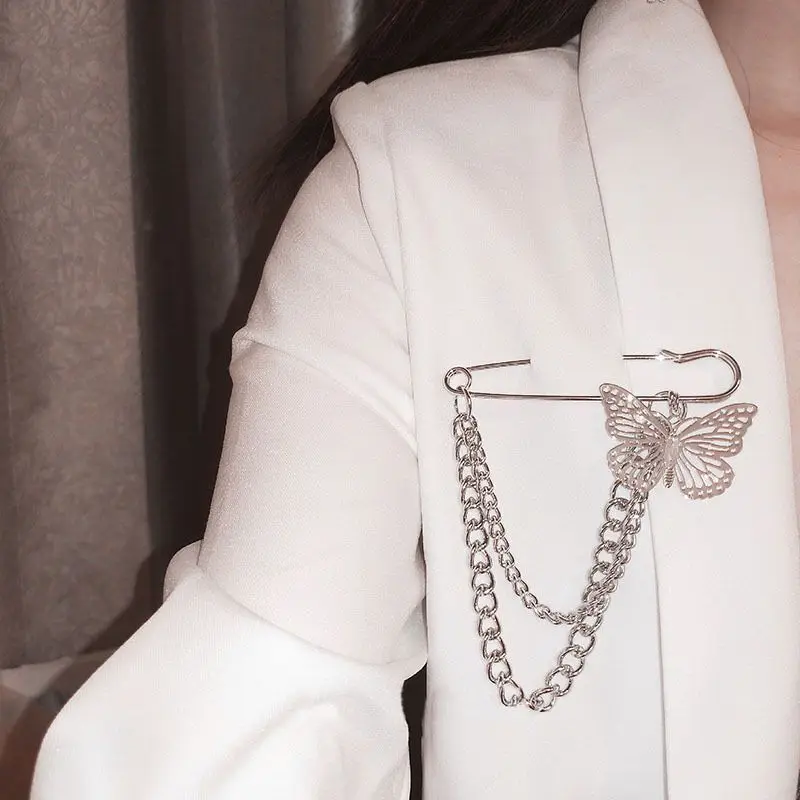 

South Korea's ins wind metal chain butterfly cross brooch trend cool girl fashion hundred pin suit accessories