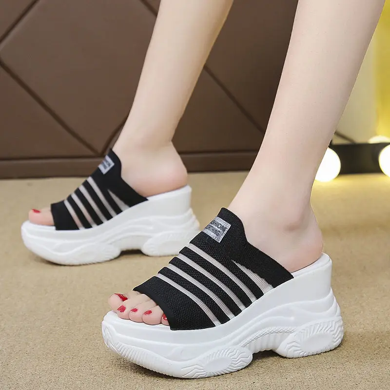 

Thick soled slippers women's summer net red ins dress outside 2021 new versatil woven slope heel elevated home lazy drag