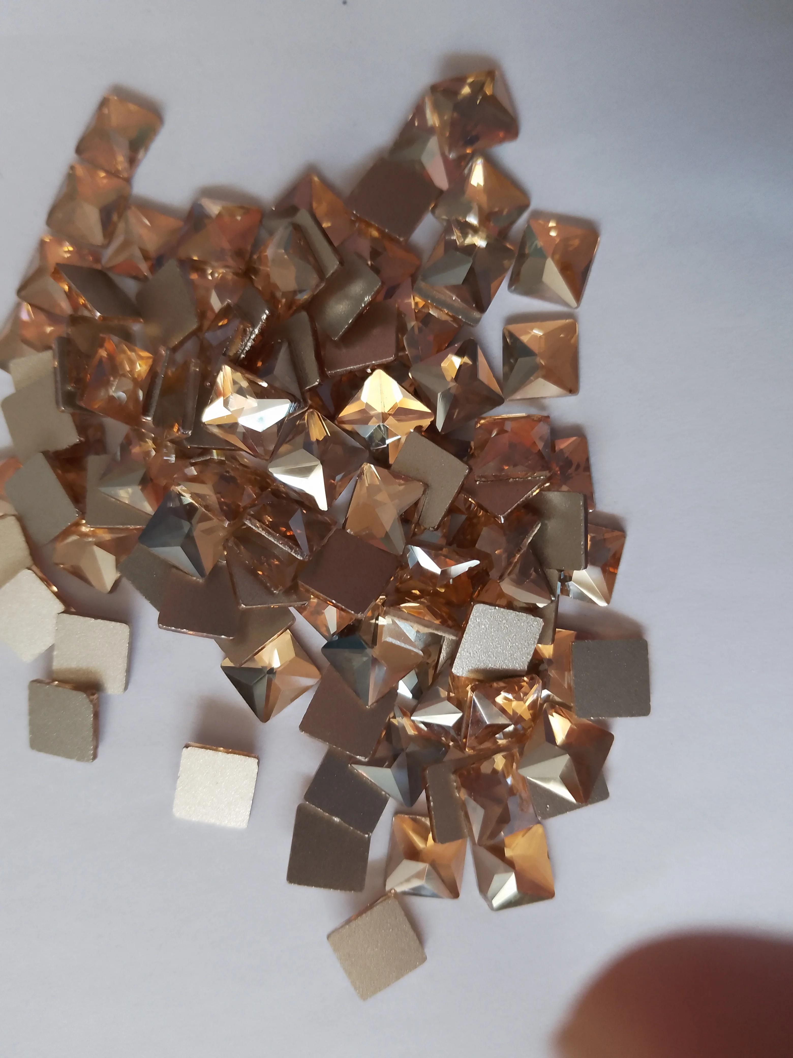 100 шт. золотые тени Стразы для ногтей по очень низкой цене Кристальные